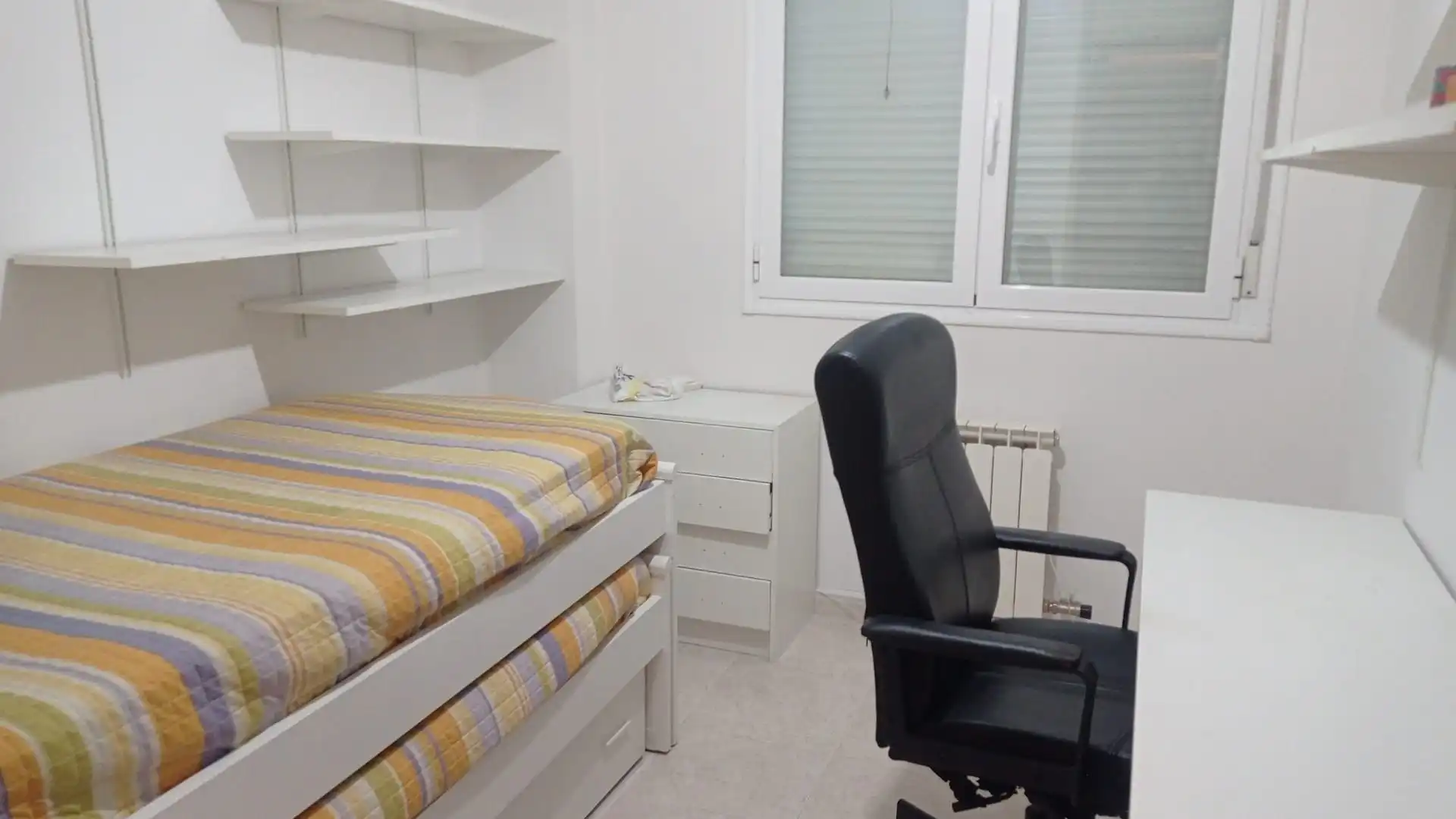 Habitación de Piso en venta en Monzón con Calefacción, Terraza y Trastero
