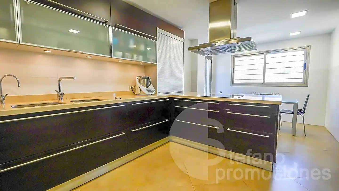 Cocina de Casa o chalet en venta en Málaga con Aire acondicionado, Calefacción y Jardín privado