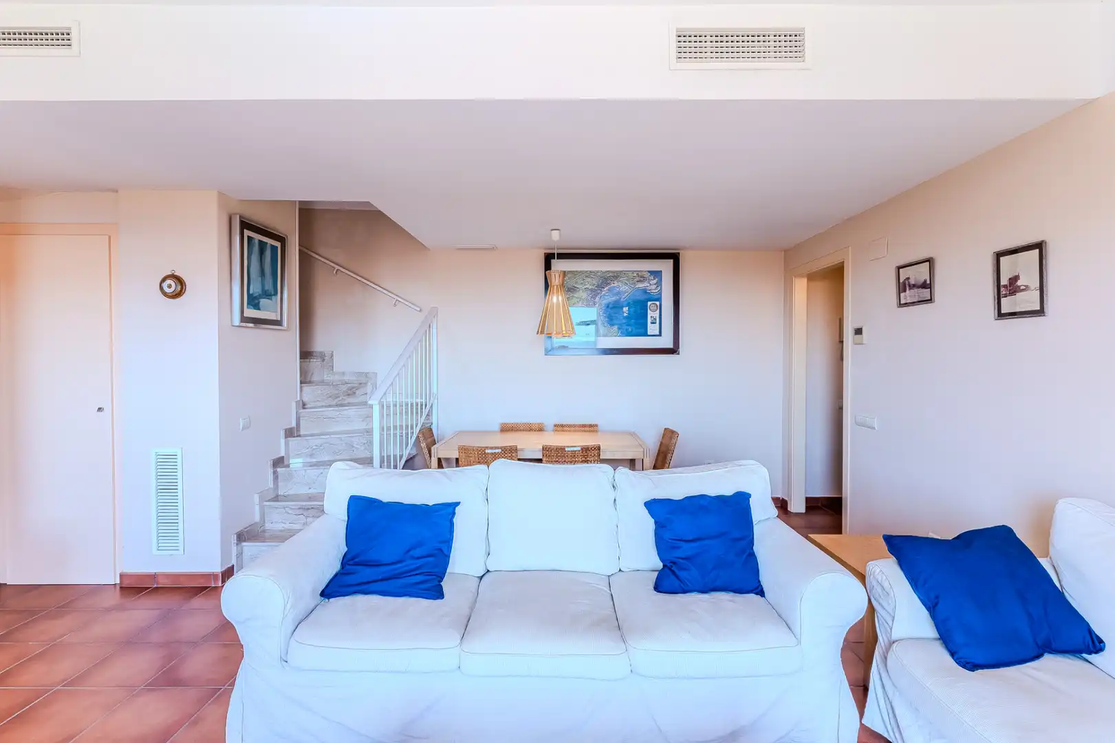 Sala de estar de Dúplex en venta en L'Ametlla de Mar  con Aire acondicionado, Calefacción y Terraza