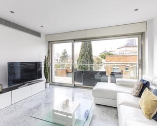 Sala d'estar de Apartament en venda en  Madrid Capital amb Aire condicionat, Calefacció i Terrassa