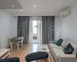 Sala d'estar de Apartament de lloguer en Calvià amb Aire condicionat, Terrassa i Moblat