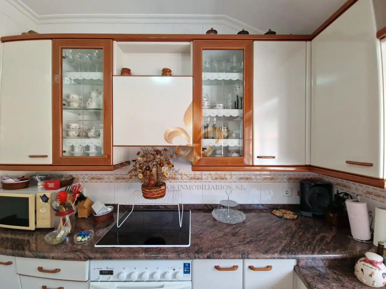Cocina de Piso en venta en Oia con Calefacción, Terraza y Amueblado