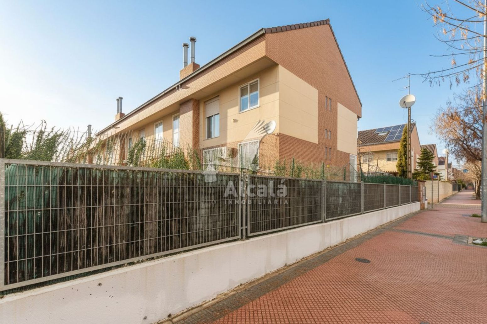 Exterior view of Single-family semi-detached for sale in Alcalá de Henares  with Heating and Terrace