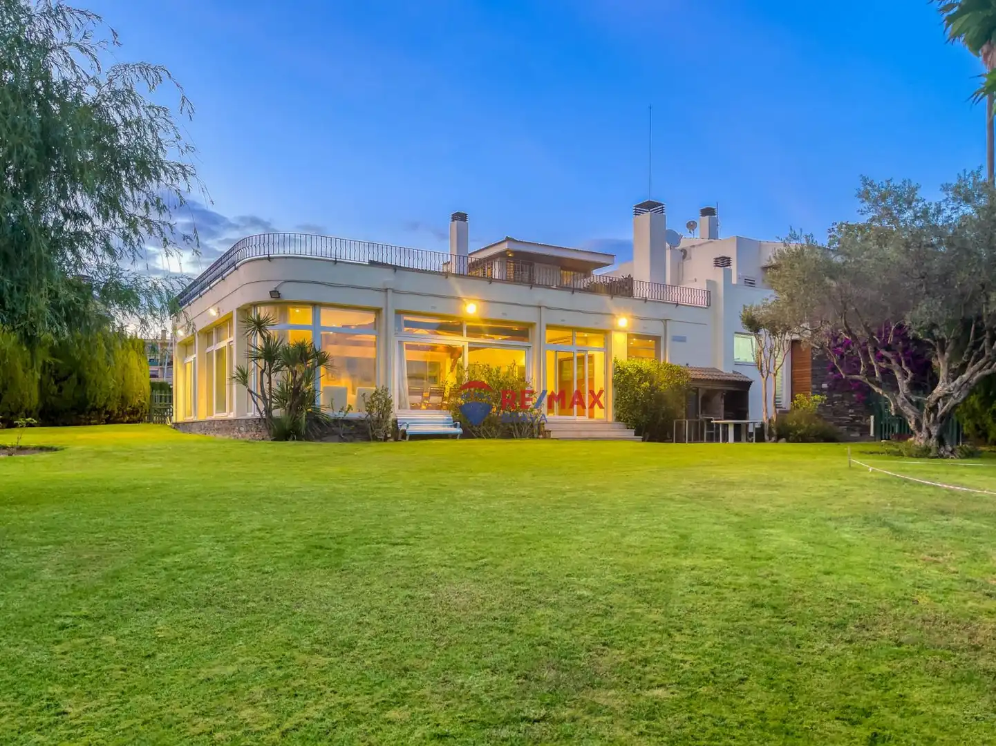 Vista exterior de Casa o xalet en venda en Roses amb Aire condicionat, Jardí privat i Terrassa