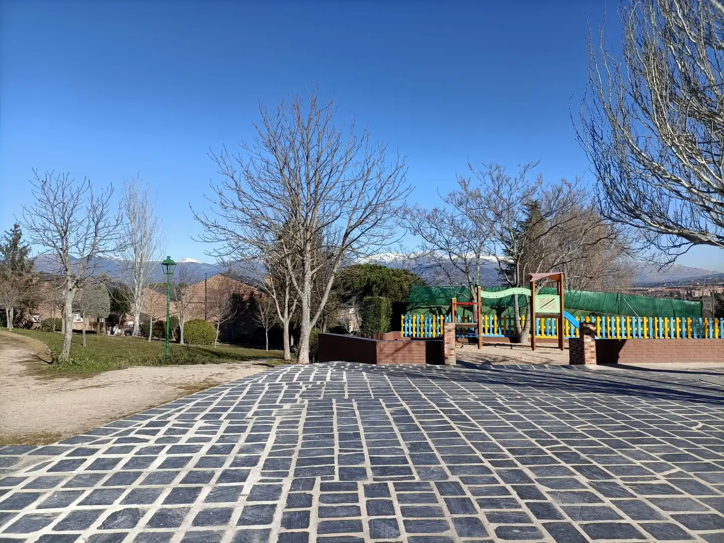 Vista exterior de Casa adosada en venda en Galapagar amb Calefacció, Jardí privat i Terrassa