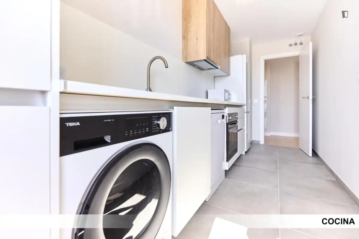 Cuina de Apartament per a compartir en Dos Hermanas amb Aire condicionat, Calefacció i Moblat