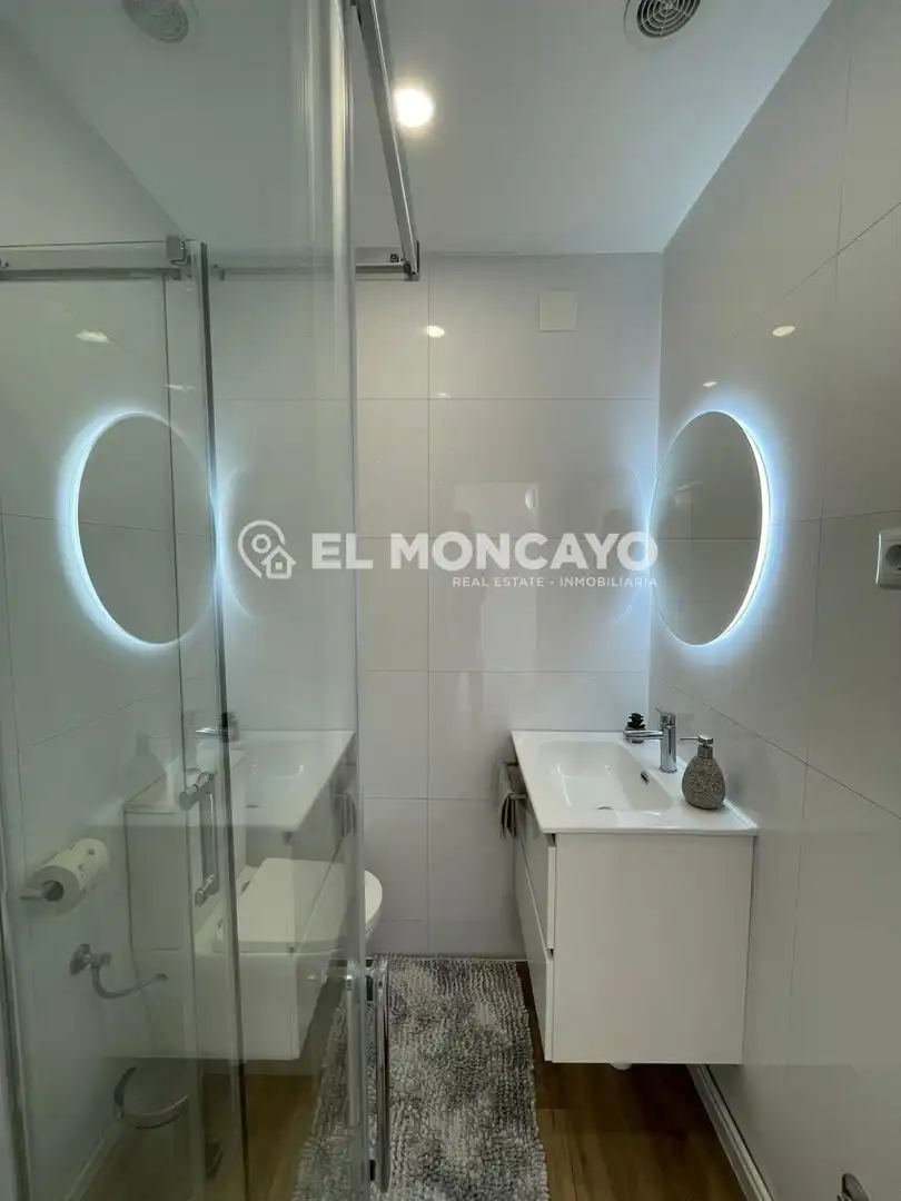 Badezimmer von Wohnungen zum Verkauf in Torrevieja mit Terrasse, Möbliert und Gemeinschaftspool