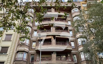 Exterior view of Flat for sale in  Barcelona Capital  with Balcony