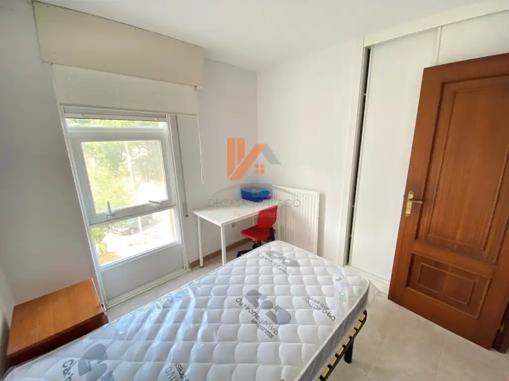 Bedroom of Flat for rent in Santiago de Compostela   with Furnished