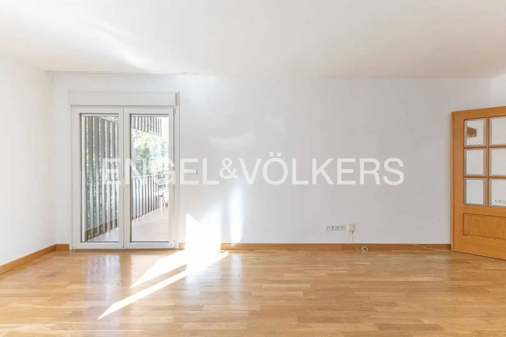 Außenansicht von Wohnung zur Miete in Madrid mit Klimaanlage, Heizung und Parkett