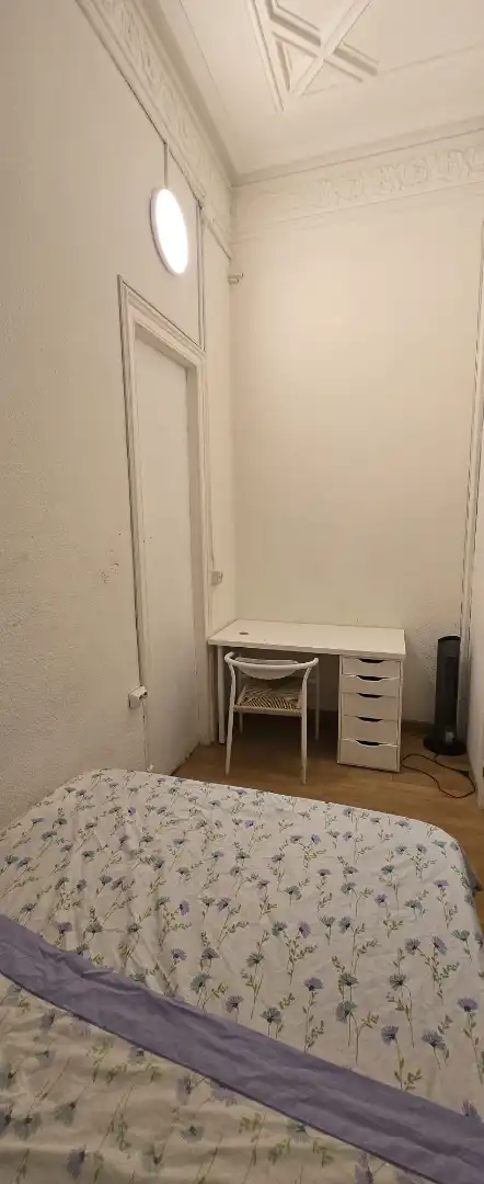Habitación de Piso para compartir en Barcelona con Calefacción, Parquet y Amueblado