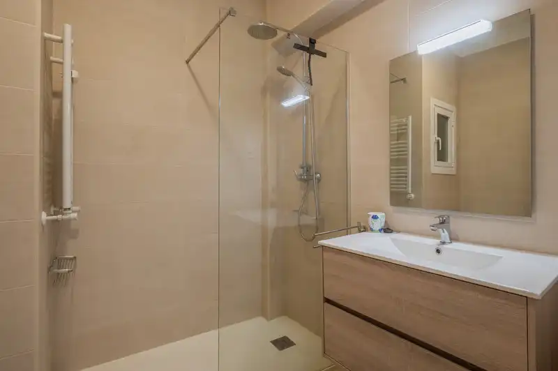 Badezimmer von Wohnung zum Verkauf in Madrid mit Heizung, Terrasse und Möbliert