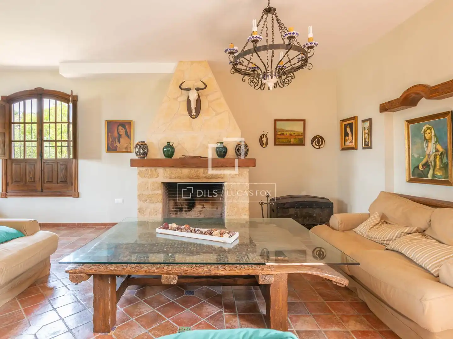 Sala d'estar de Finca rústica en venda en Málaga amb Jardí privat, Terrassa i Traster