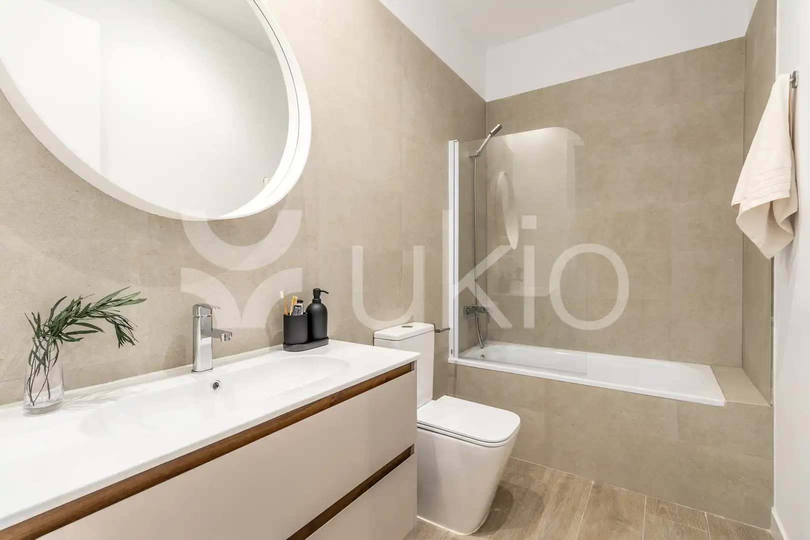Baño de Apartamento de alquiler en Madrid con Amueblado, Horno y Lavadora