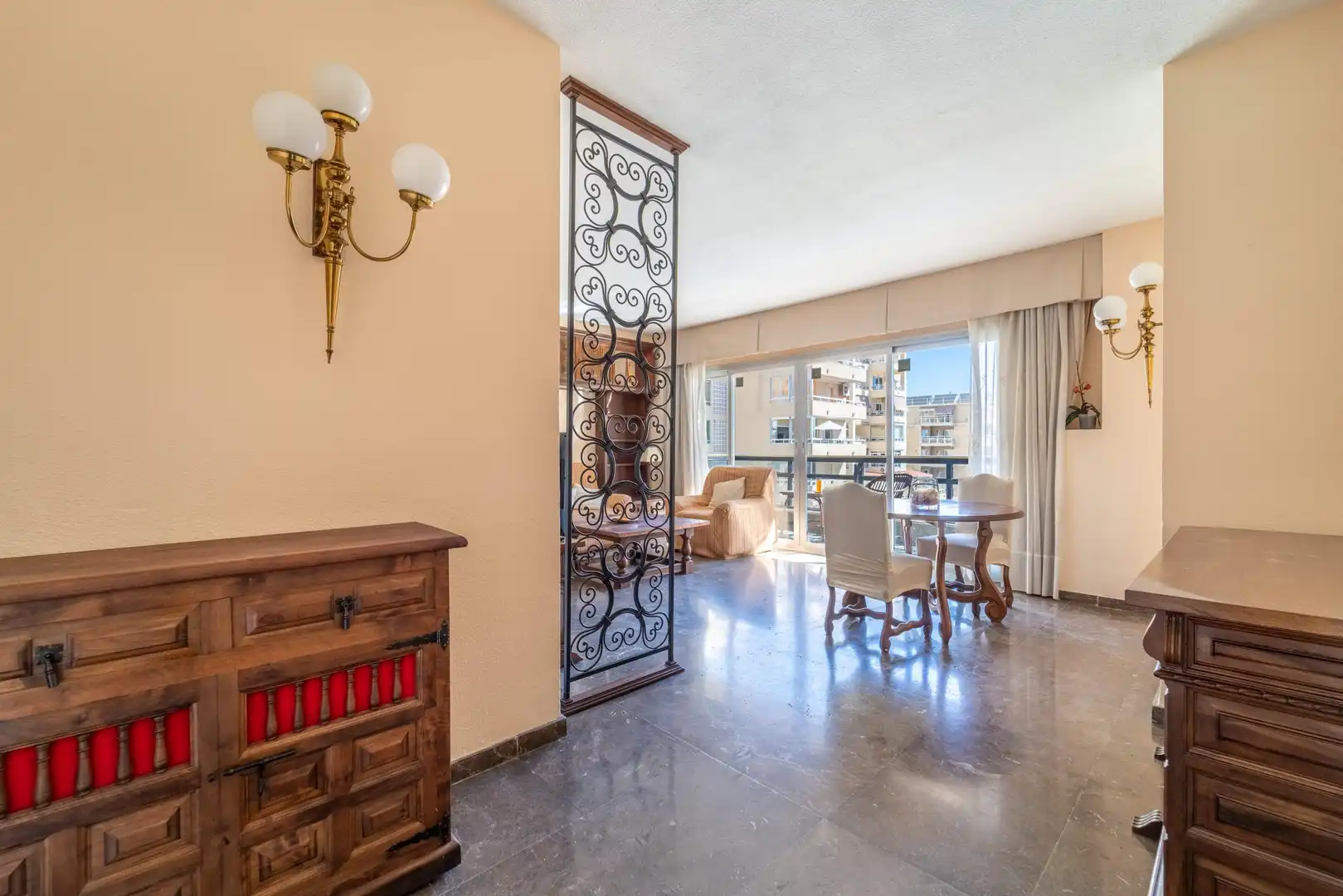 Sala d'estar de Apartament en venda en Torremolinos amb Aire condicionat, Terrassa i Traster