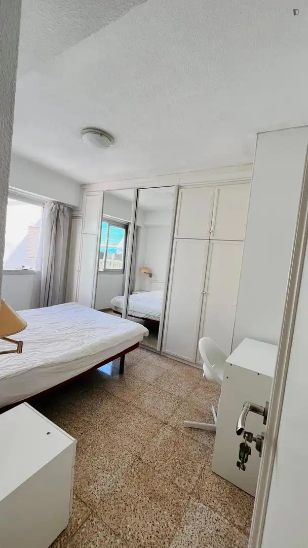 Room in Ensanche - Diputación