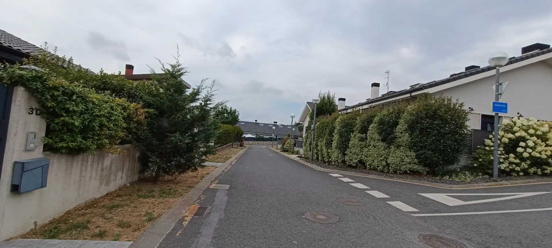 Vista exterior de Casa adosada en venda en Sopela amb Calefacció, Jardí privat i Parquet