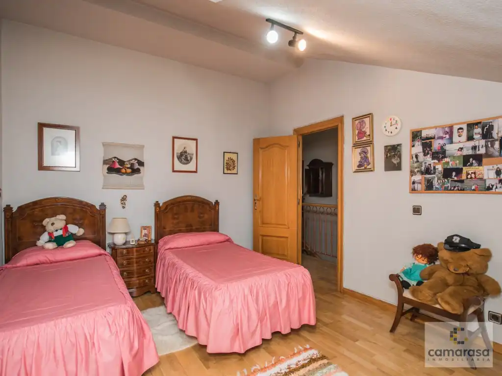 Habitación de Casa o chalet en venta en Ávila con Jardín privado, Piscina y Piscina comunitaria
