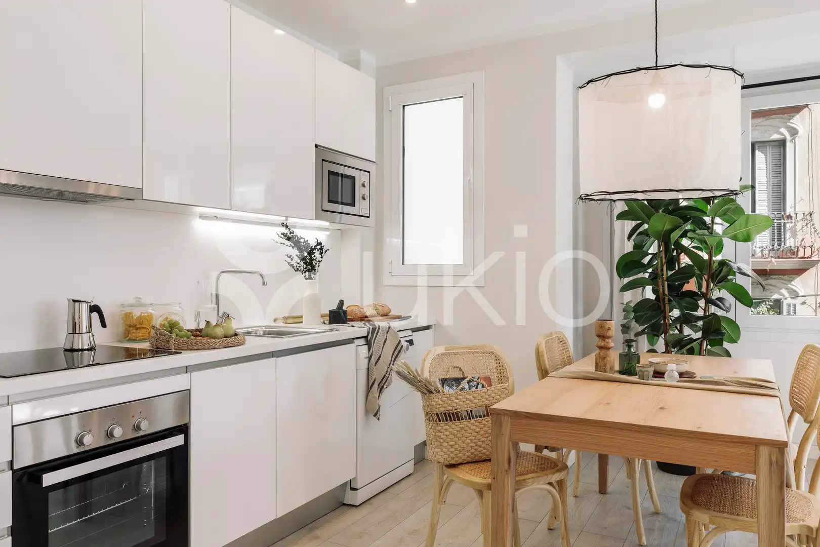 Cuina de Apartament de lloguer en Barcelona amb Aire condicionat, Calefacció i Moblat