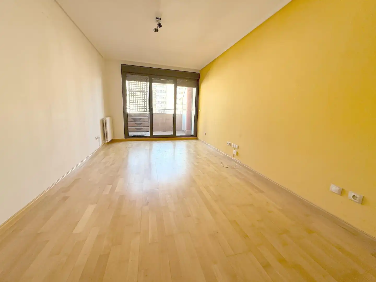Wohnzimmer von Dachboden zum Verkauf in Zaragoza mit Heizung, Parkett und Terrasse