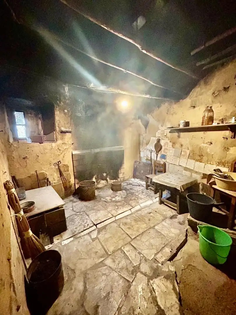 Kitchen of Country homes for sale in Roperuelos del Páramo, León