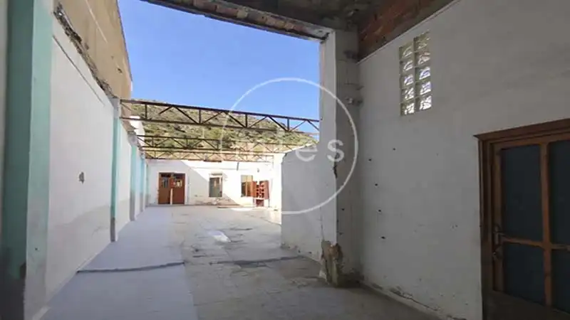 Vista exterior de Local en venta en Montserrat