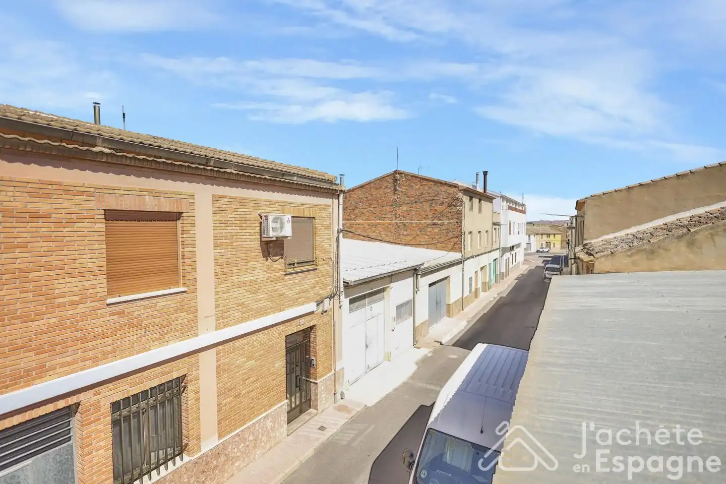 Vista exterior de Casa adosada en venda en Caudete amb Aire condicionat, Calefacció i Terrassa