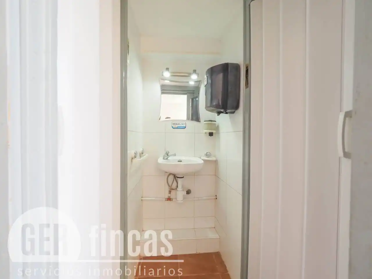 Bany de Local en venda en Terrassa amb Aire condicionat
