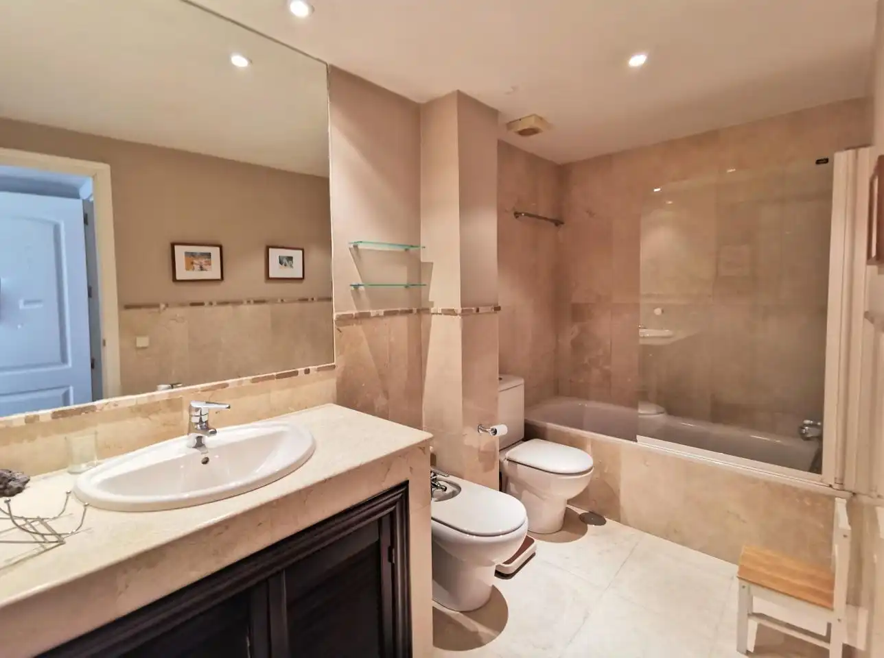 Bathroom of Apartments for rent in Madrid  with Air Conditioner, Heating and Storage room
