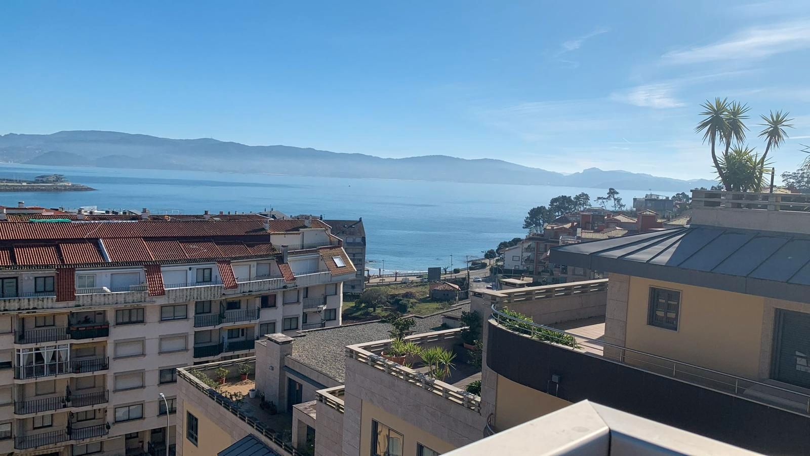 Vista exterior de Àtic en venda en Sanxenxo amb Terrassa i Moblat