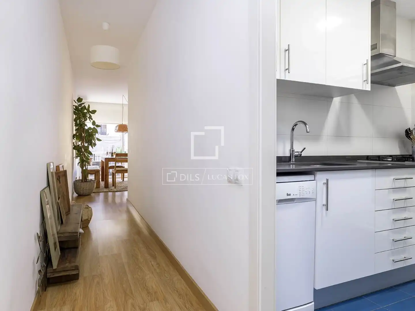 Wohnung zum Verkauf in Barcelona mit Klimaanlage, Parkett und Terrasse