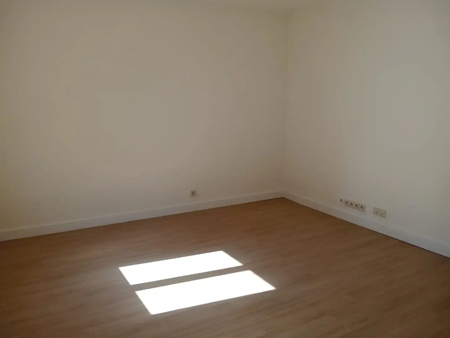 Schlafzimmer von Büro zur Miete in Alcalá de Henares mit Klimaanlage