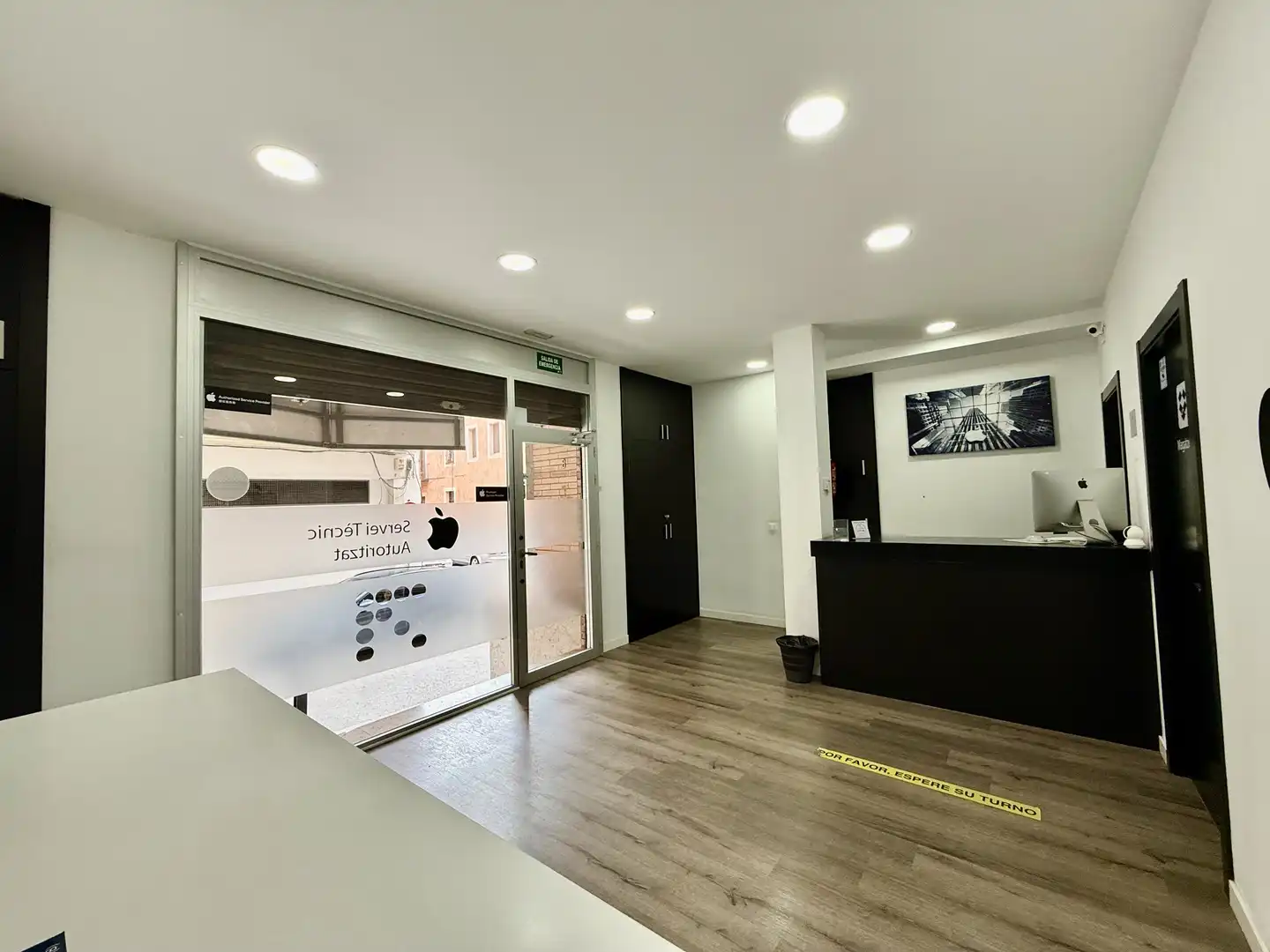 Local en venta en Cornellà de Llobregat