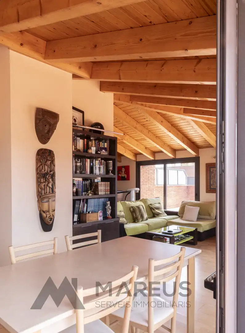 Sala d'estar de Àtic en venda en Vic amb Calefacció, Parquet i Terrassa