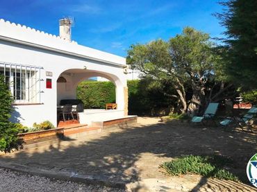 Villa con piscina in vendita a Urgell 11
