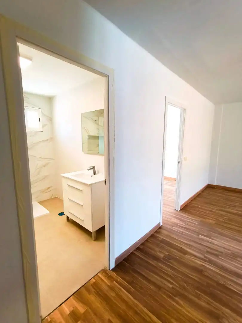 Baño de Piso en venta en Arico con Horno, Microondas y Balcón