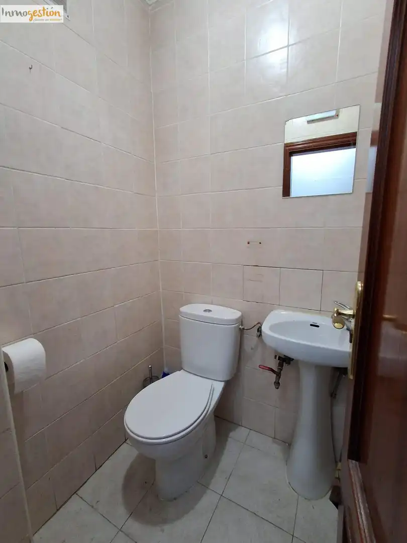 Bathroom of Commercial properties for rent in Tudela de Duero