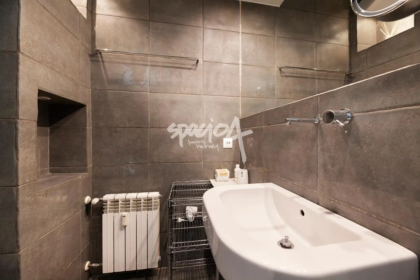 Badezimmer von Wohnung zum Verkauf in Madrid mit Klimaanlage und Heizung