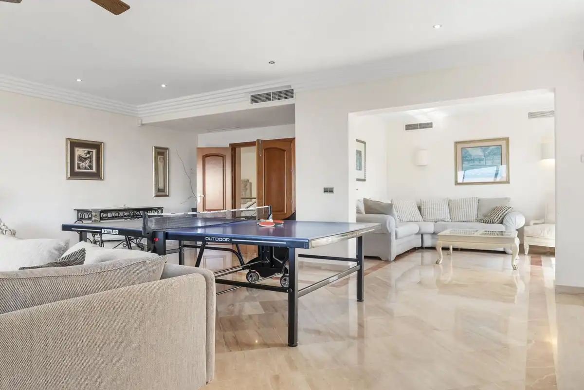 Sala d'estar de Casa o xalet en venda en Benahavís amb Aire condicionat, Jardí privat i Terrassa