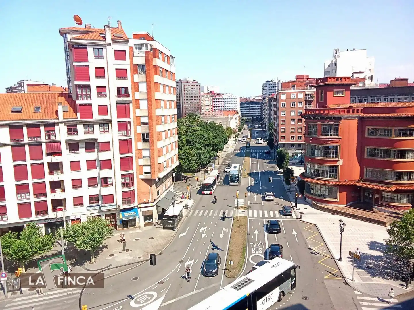 Vista exterior de Pis en venda en Gijón  amb Calefacció i Terrassa