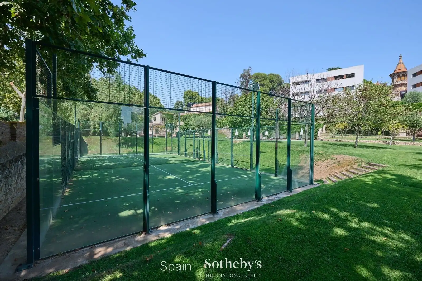 Vista exterior de Casa o xalet en venda en Alella amb Aire condicionat, Calefacció i Jardí privat