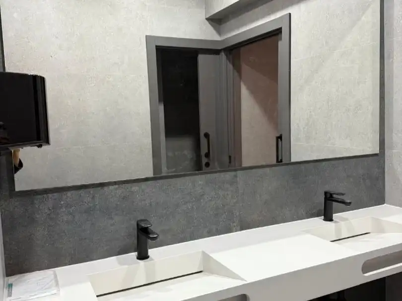 Baño de Oficina de alquiler en Valencia con Aire acondicionado y Internet