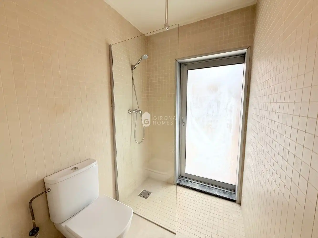 Bany de Casa o xalet de lloguer en Girona amb Aire condicionat, Calefacció i Jardí privat