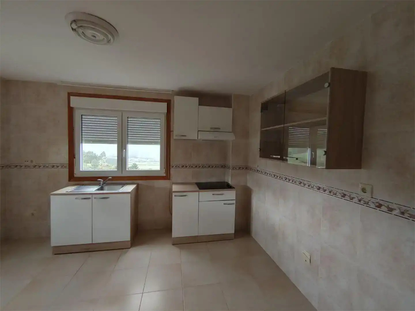 Cuina de Pis en venda en Carballo amb Jardí privat i Parquet