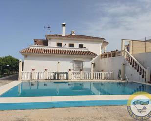 Vista exterior de Casa o xalet en venda en Estepona amb Terrassa i Piscina