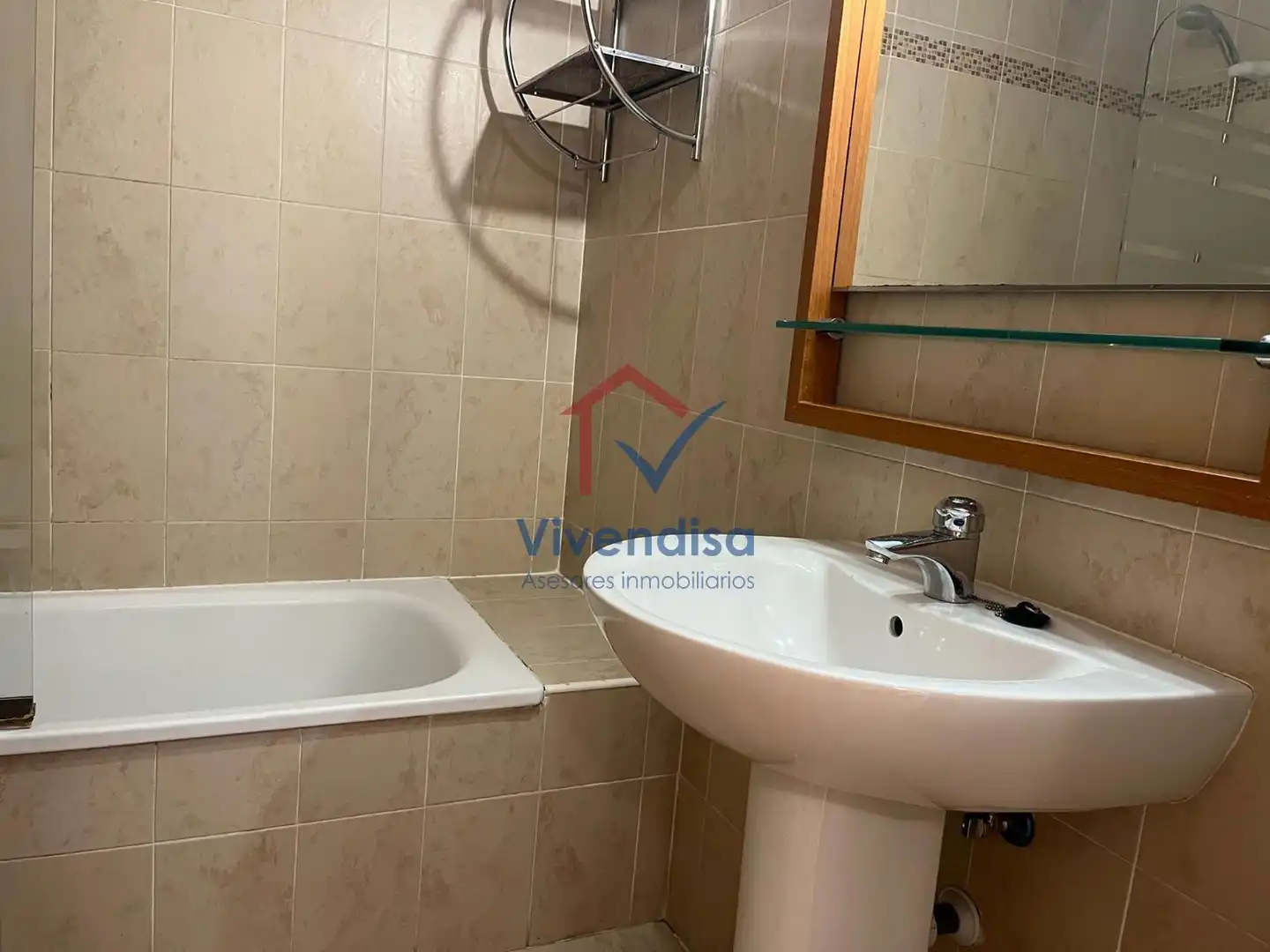 Bathroom of Flat for sale in Guadalajara  with Heating and Storage room