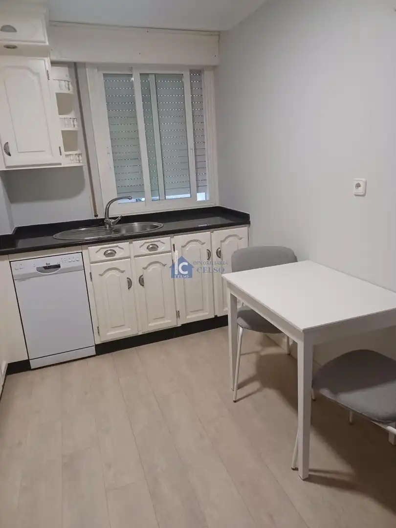 Cocina de Piso de alquiler en Ourense Capital  con Calefacción, Parquet y Trastero