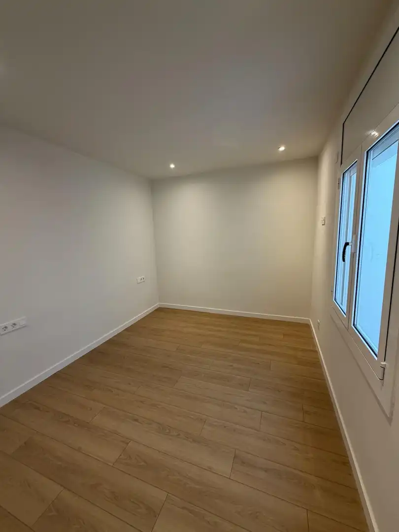 Flat for sale in Sabadell  with Air Conditioner, Heating and Parquet flooring