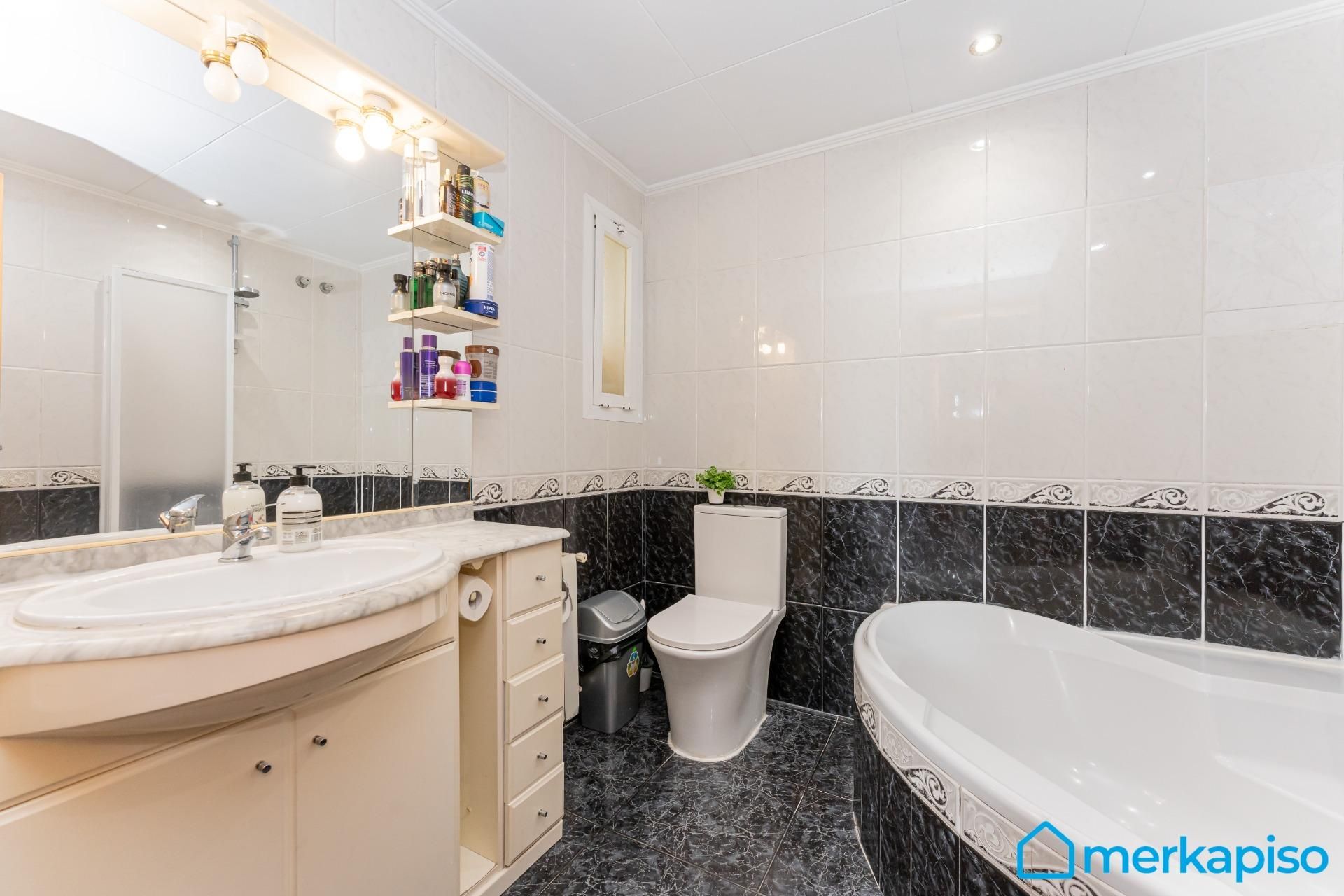 Bathroom of Flat for sale in Viladecans  with Terrace and Balcony