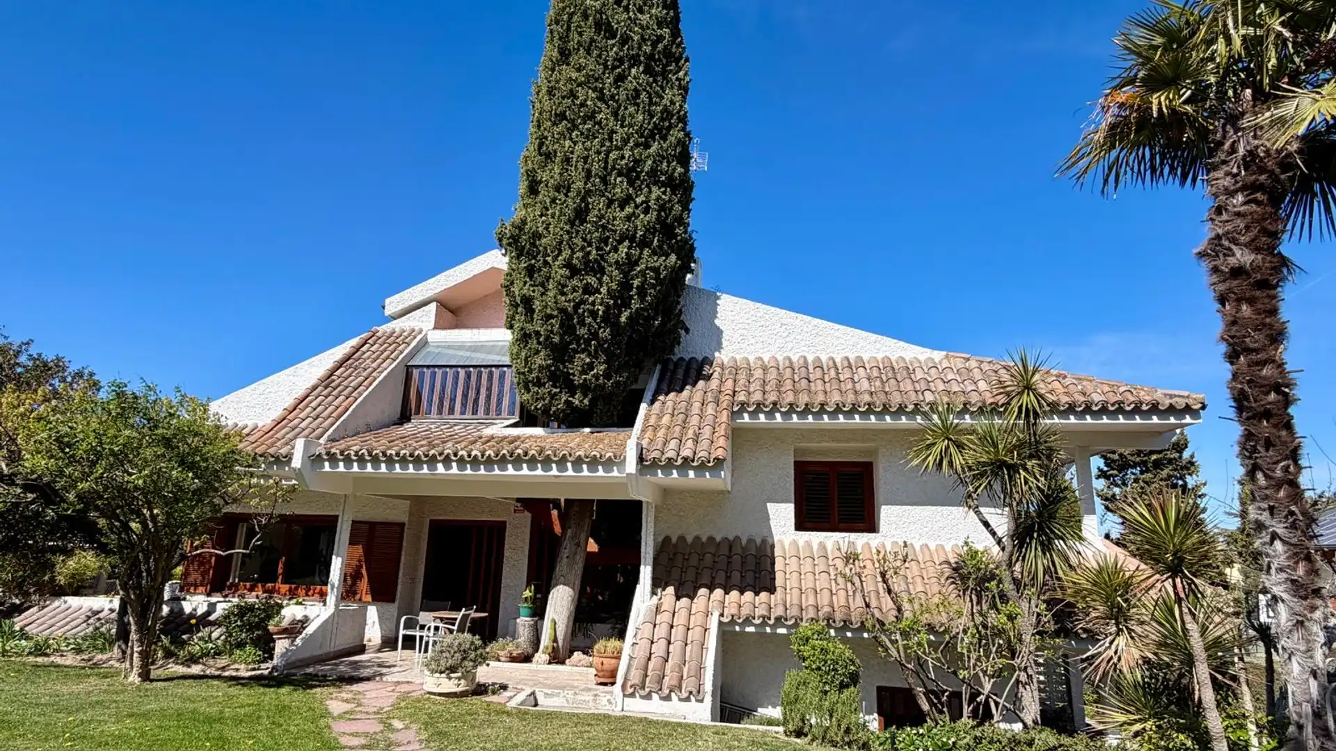 Vista exterior de Casa o chalet en venta en Majadahonda con Calefacción, Jardín privado y Parquet